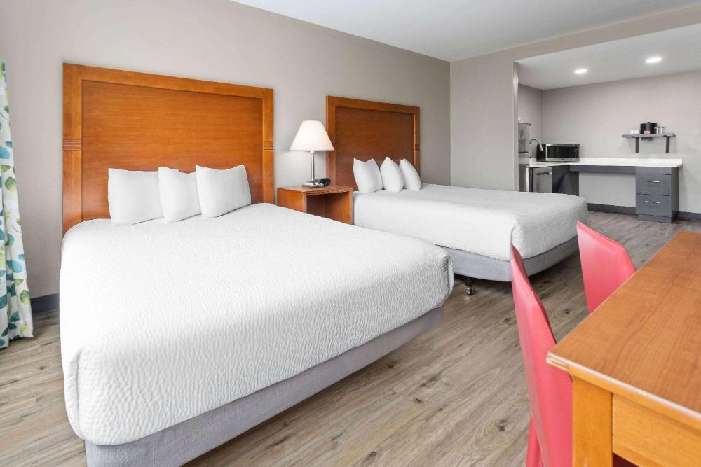 Double Room with Two Double Beds - Non-Smoking interior
